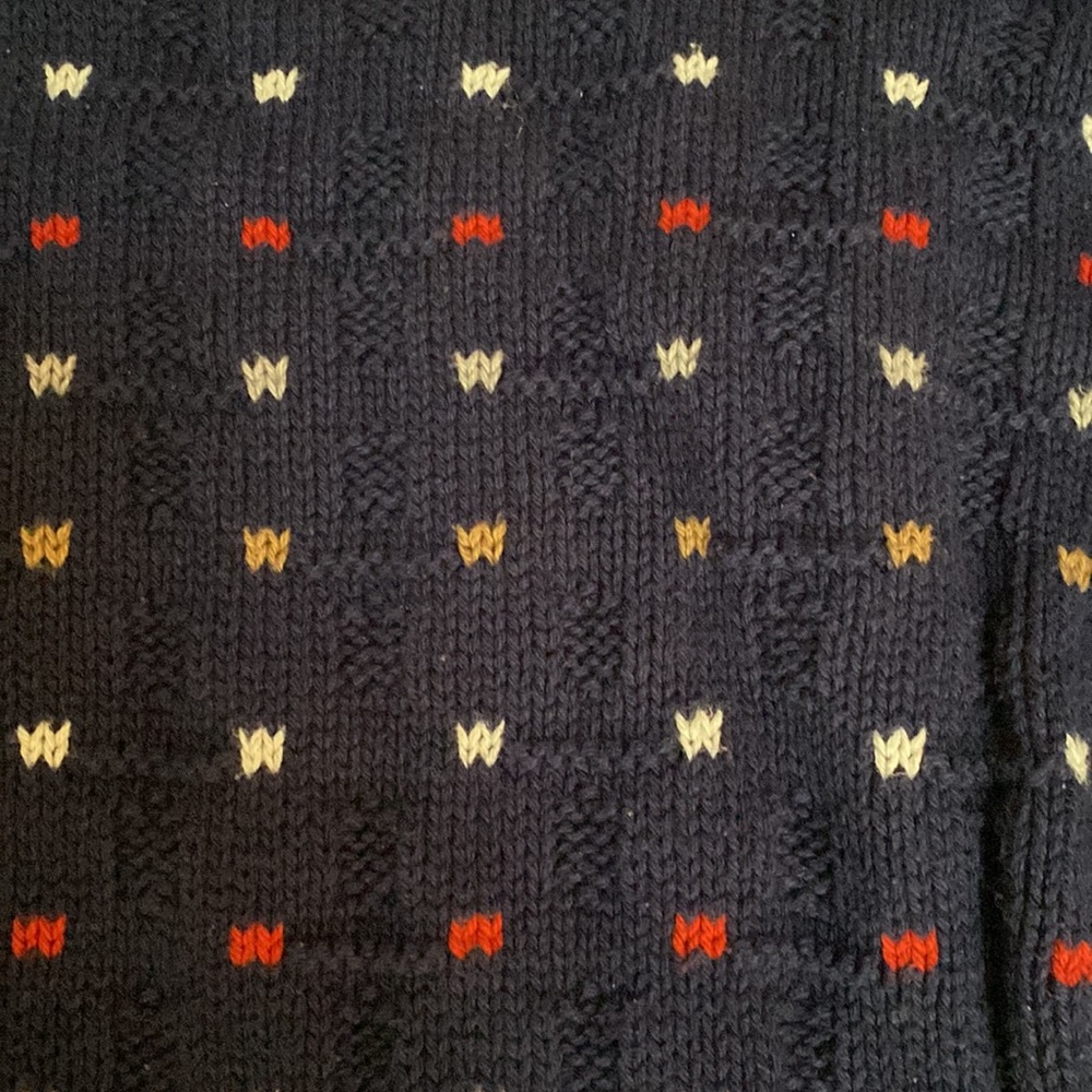 Eddie Bauer men’s sweater. No size in the label. Is a large or extra large . - Picture 3 of 3